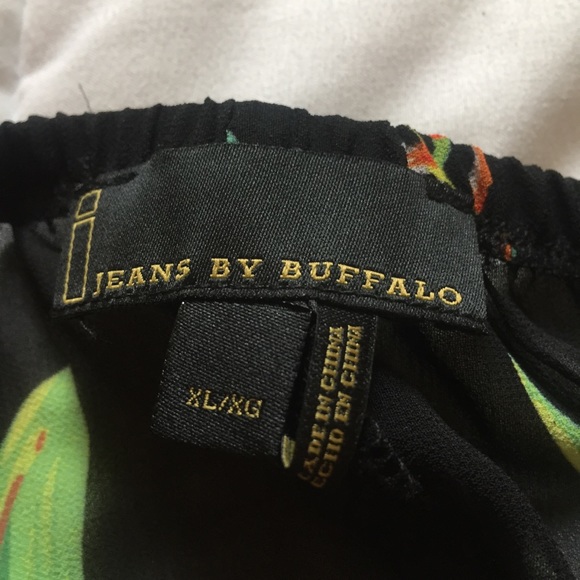 Sheer Off the shoulder sheer floral top - Picture 4 of 5